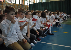 Uroczyste celebrowania Święta Uchwalenia Konstytucji 3 Maja w Szkole Podstawowej im. Mikołaja Kopernika w Łękińsku.